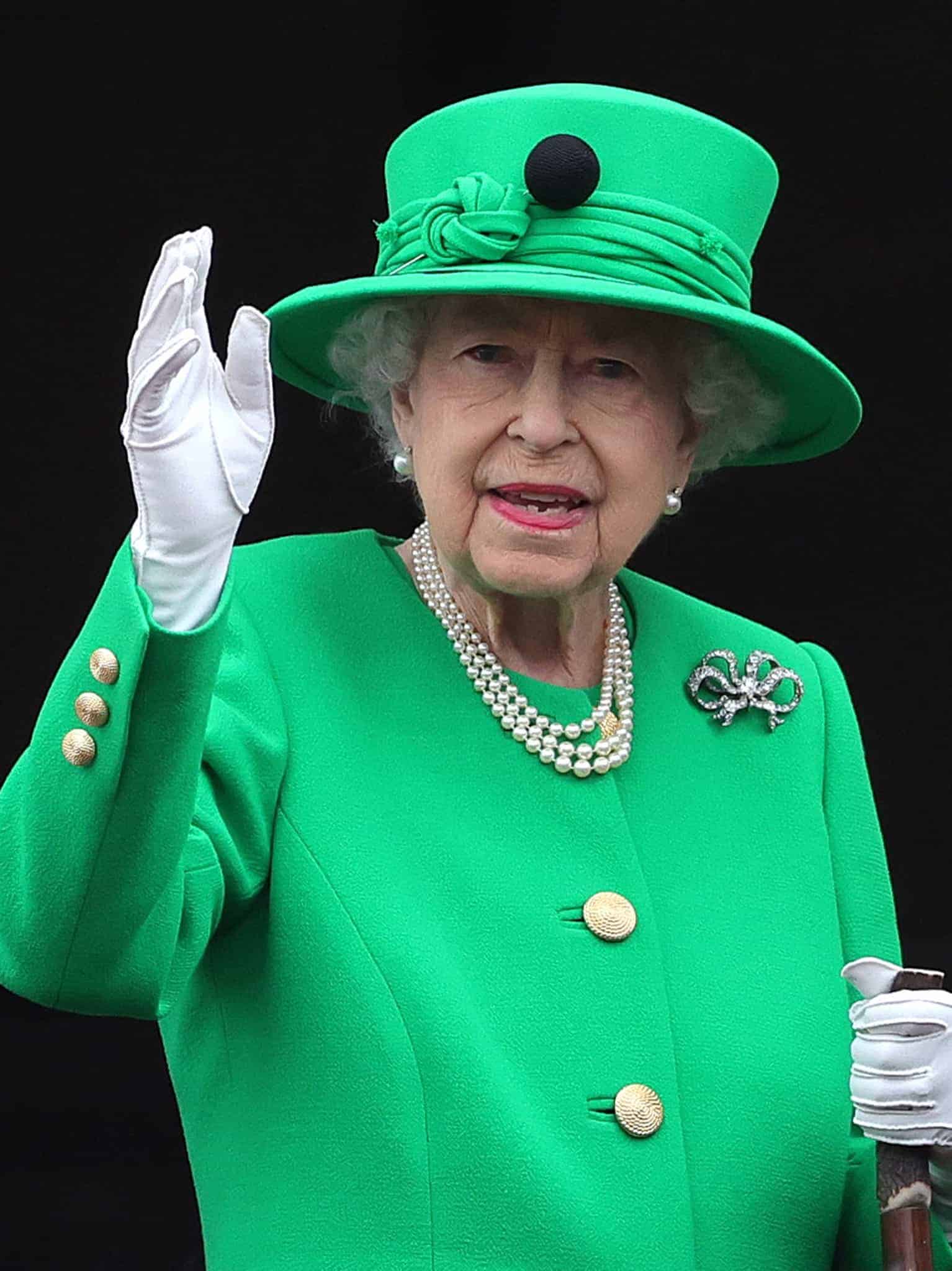 Queen Elizabeth in green