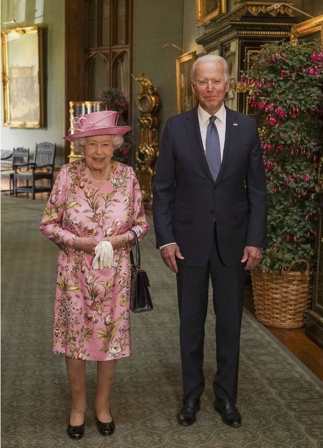 Queen Elizabeth in pink